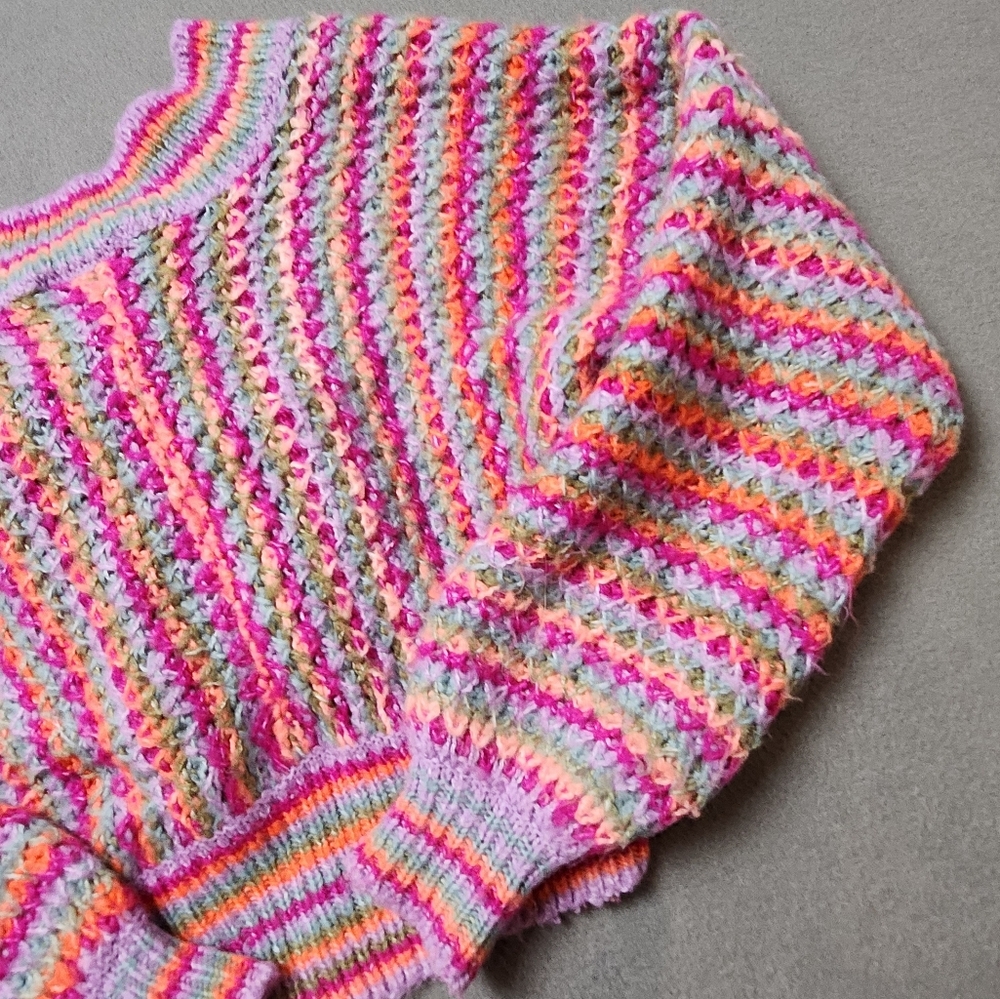 Soft and cozy colourful oversized cropped V-neck cardigan - Picture 10 of 13